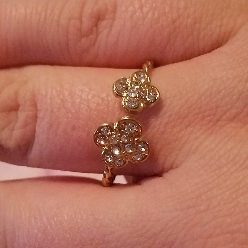 Gold Flower Rope Band Ring - Picture 6 of 8
